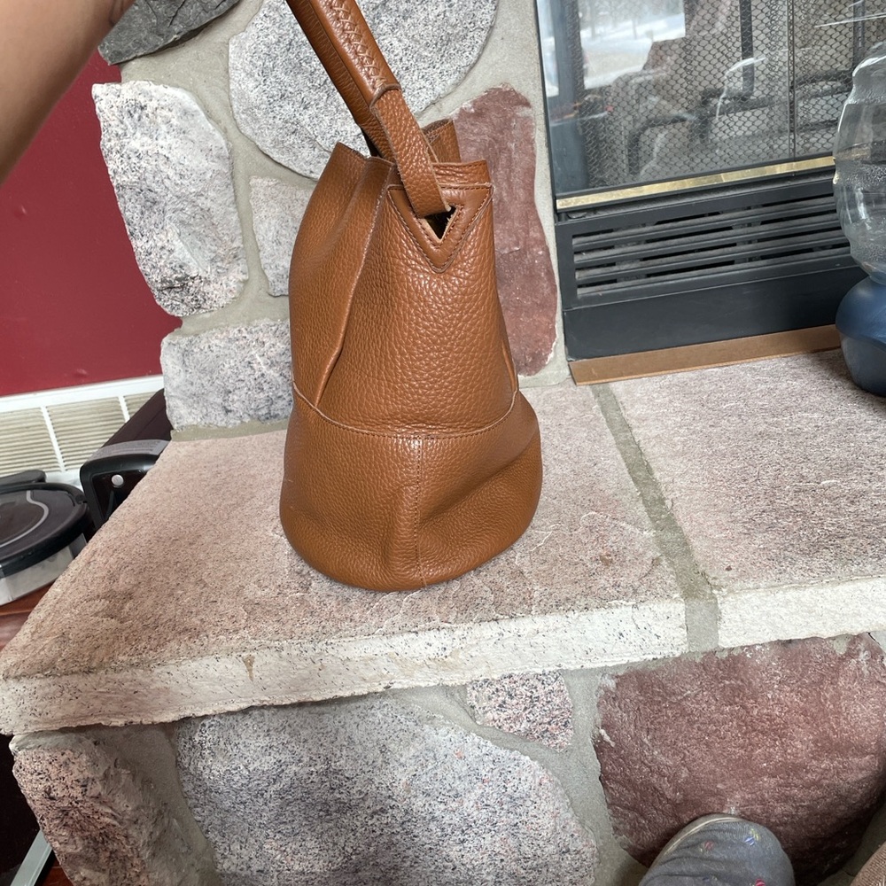 Elegant Brown Leather Tote Bag - Picture 3 of 12